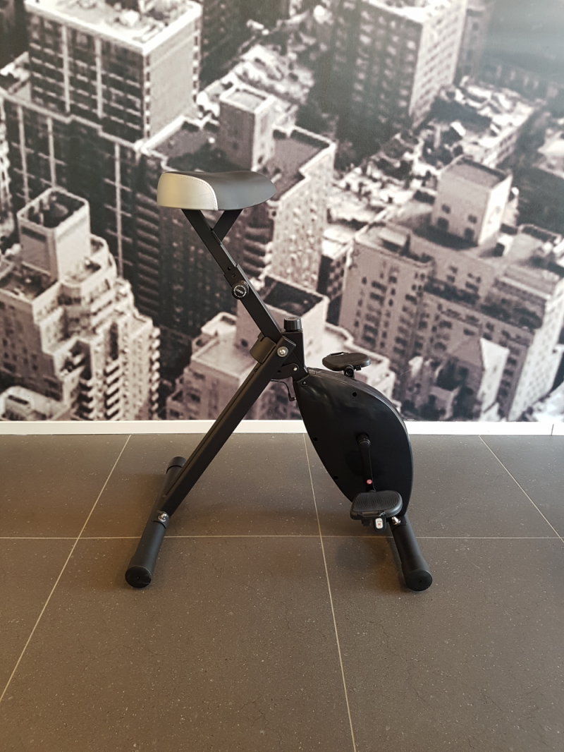 Deskbike-Zijaanzicht-e1532608757560-800x1066